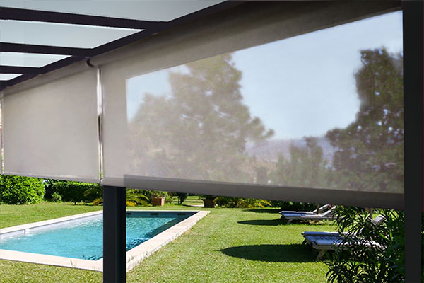 Photographie d'un Store Screen Vertical à Guides pour Pergola