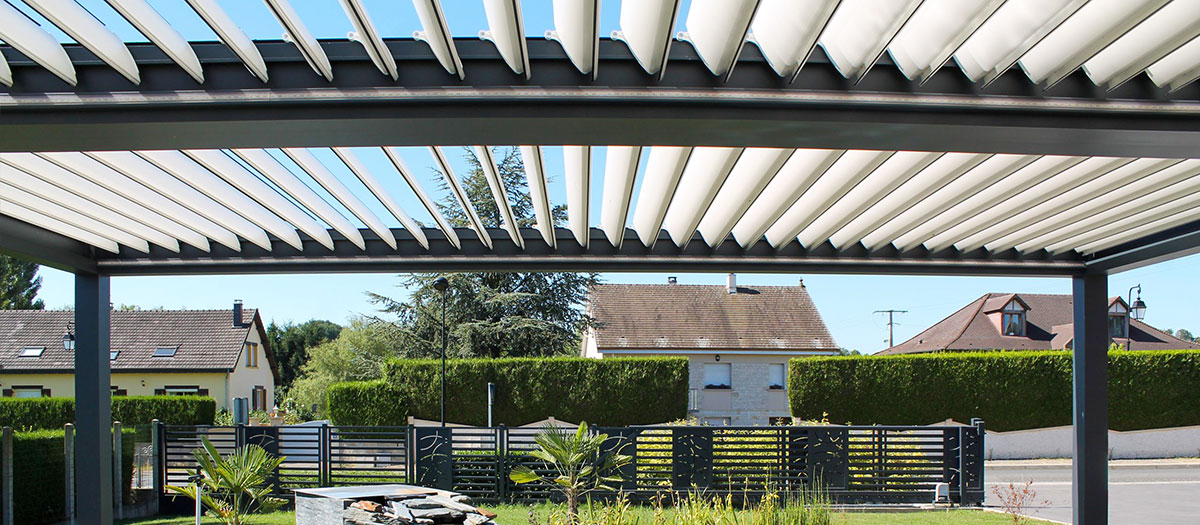 Photo d'une toiture de Pergola Bioclimatique EOLUX Adossée Version 2 Modules