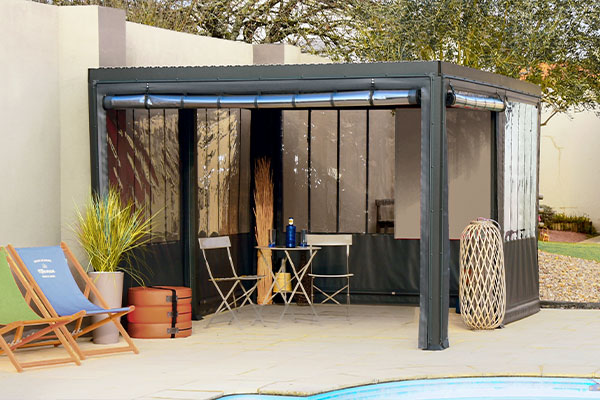 Photo d'une Bâche CLOSEO Verrière enroulée sur une Pergola Bioclimatique