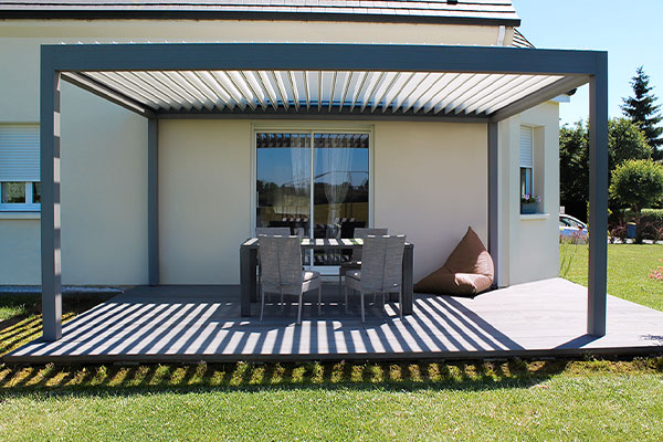 Photo d'une Pergola Bioclimatique EOLUX Adossée