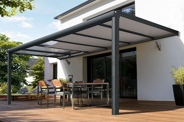 Photo d'une Pergola Aluminium PANORAMA équipée d'un Voile d'Ombrage