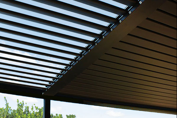 Pergola étanche à la pluie : laquelle choisir ?