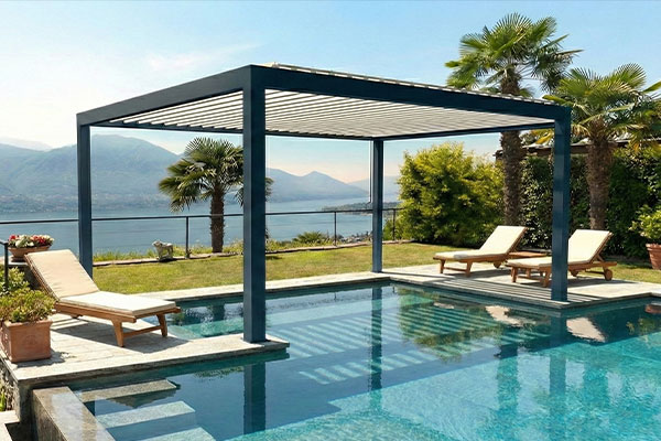 Pergola pour piscine : nos conseils pour un coin détente chic et pratique